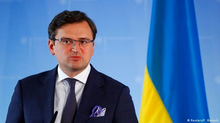 Затягувати зашморг на російській економіці